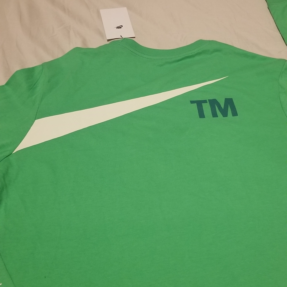 Nike Men's Sportswear Graphic Long-Sleeve Tee-Green "NEW" W/Tags. SHIRT ONLY. - Picture 5 of 9